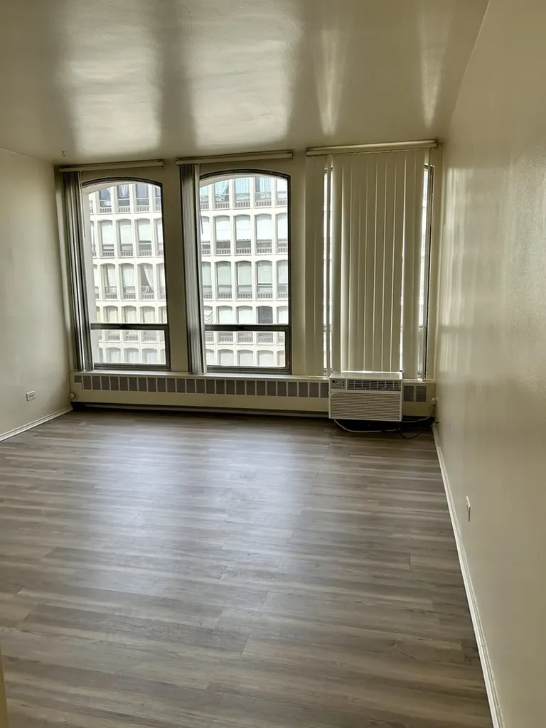 1450 East 55th Place Chicago IL 60637