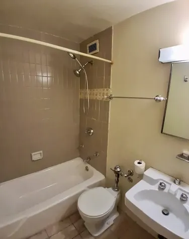 1450 East 55th Place Chicago IL 60637