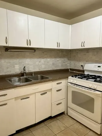 1450 East 55th Place Chicago IL 60637