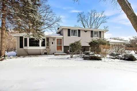 8 East Rollins Road Round Lake Beach IL 60073