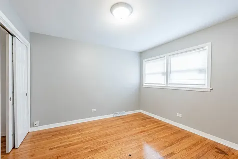7637 South Essex Avenue Chicago IL 60649