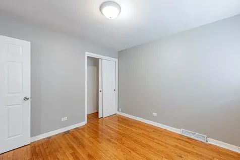 7637 South Essex Avenue Chicago IL 60649