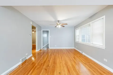 7637 South Essex Avenue Chicago IL 60649