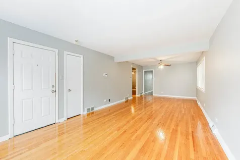 7637 South Essex Avenue Chicago IL 60649