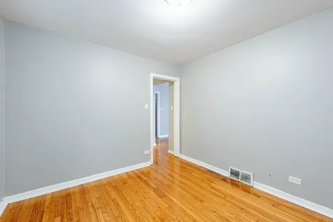 7637 South Essex Avenue Chicago IL 60649