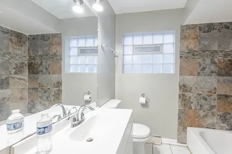 7637 South Essex Avenue Chicago IL 60649