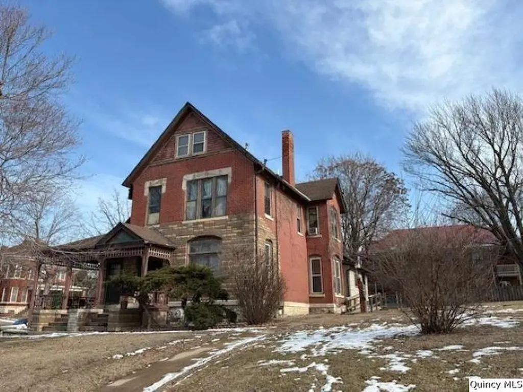 438 North 6th Quincy IL 62301