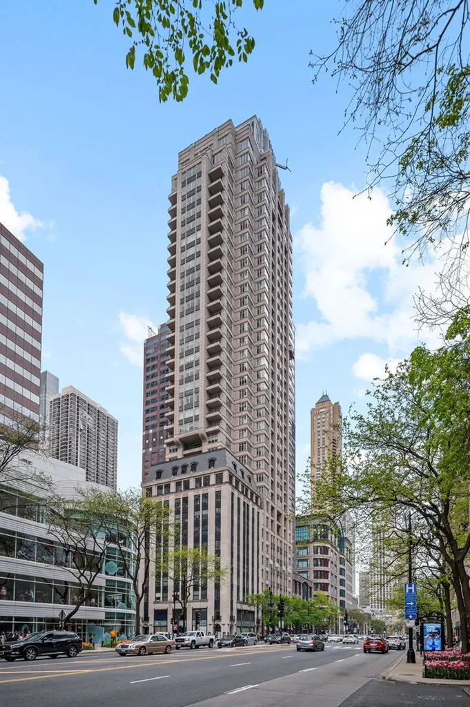 118 East Erie Street Chicago IL 60611