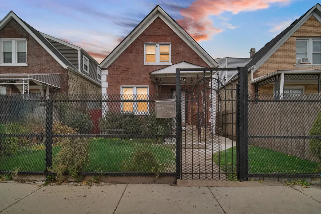 924 North Pulaski Avenue Chicago IL 60651