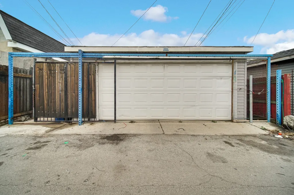 924 North Pulaski Avenue Chicago IL 60651