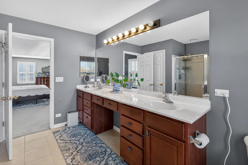 2458 Cushing Lane Aurora IL 60503