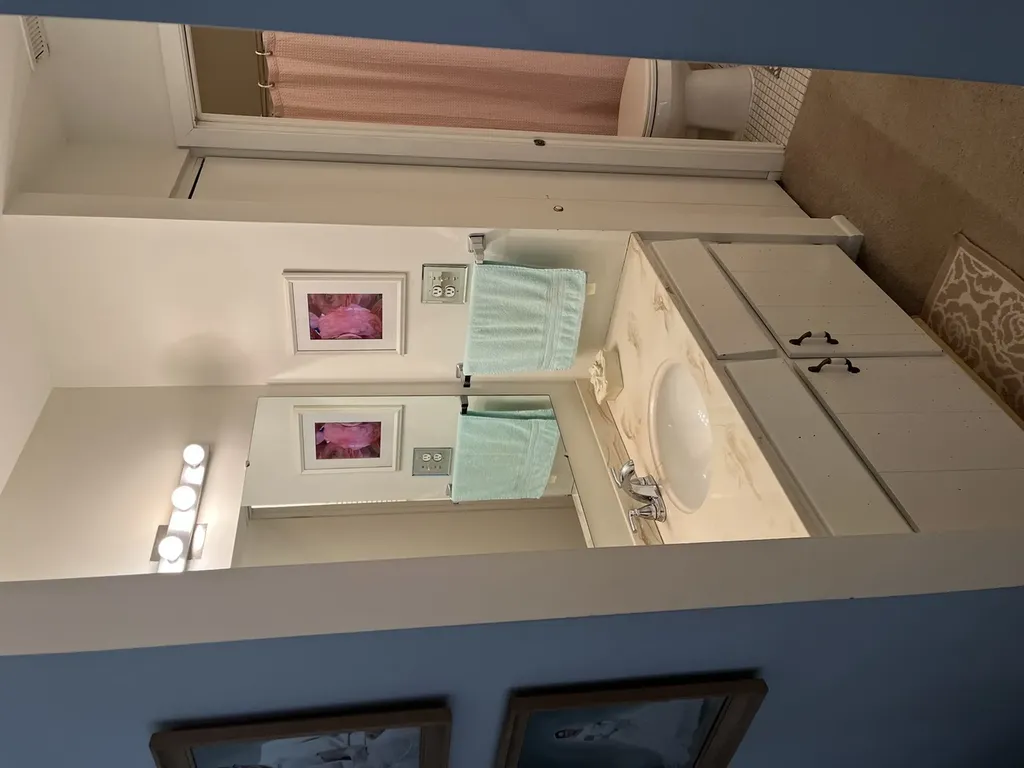 1607 Thames Court Wheaton IL 60189