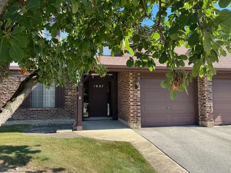 1607 Thames Court Wheaton IL 60189
