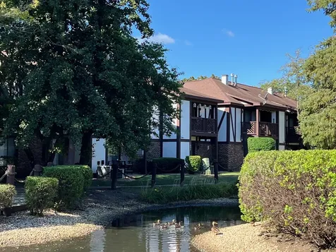 1607 Thames Court Wheaton IL 60189