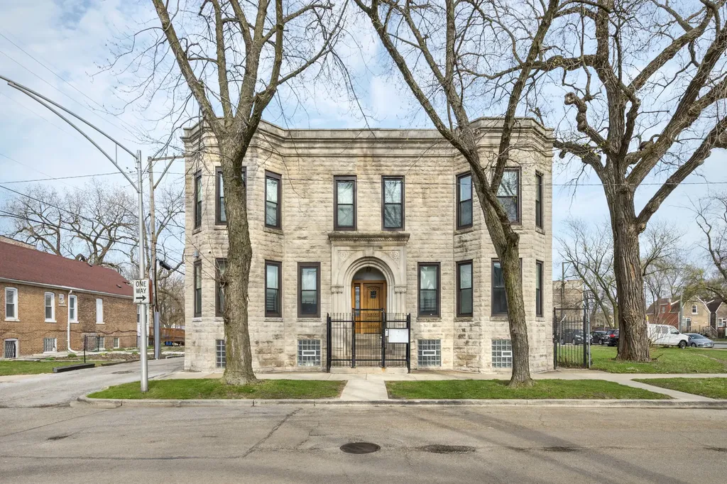 6649 South Rhodes Avenue Chicago IL 60637