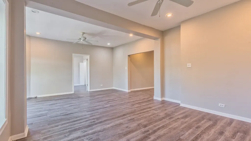 1327 East 52nd Street Chicago IL 60615