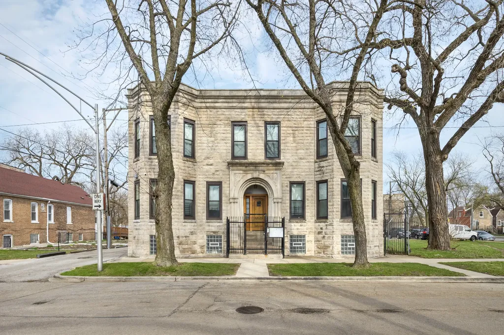 6649 South Rhodes Avenue Chicago IL 60637