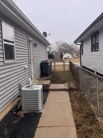 3002 Gilead Avenue Zion IL 60099