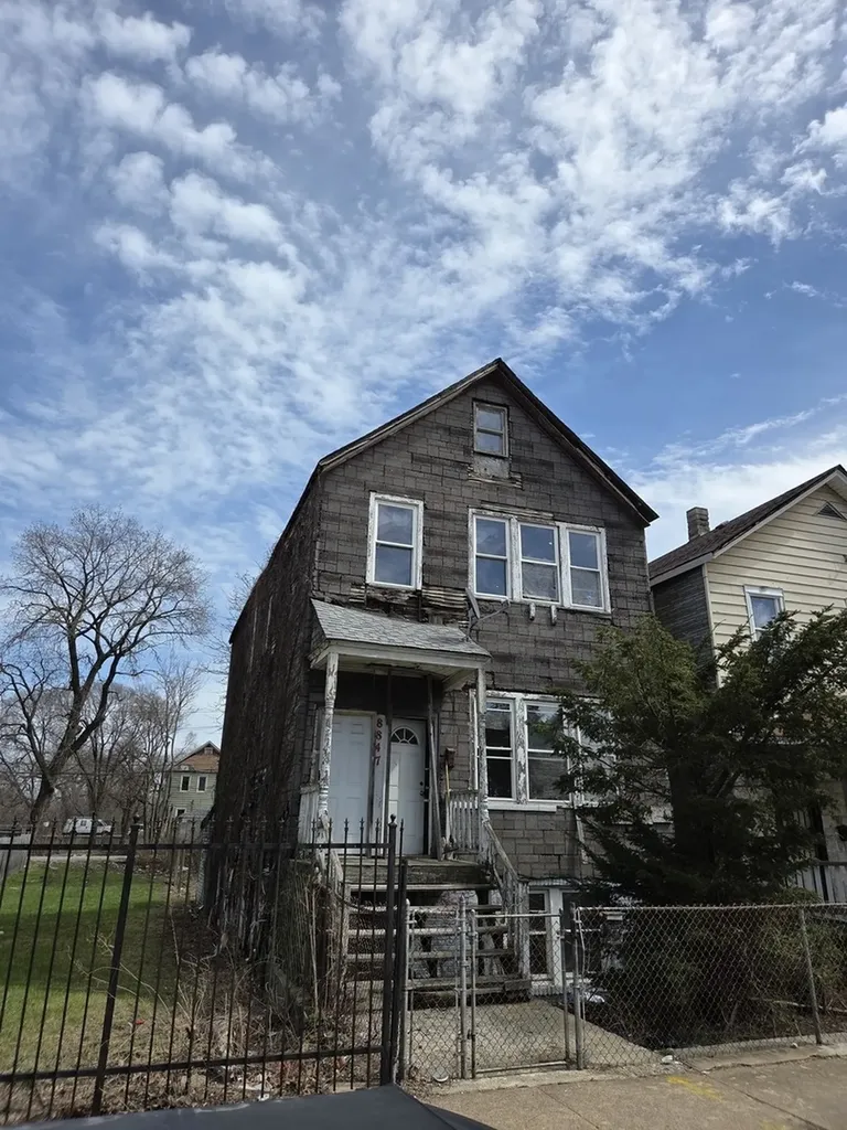 8847 South Burley Avenue Chicago IL 60617