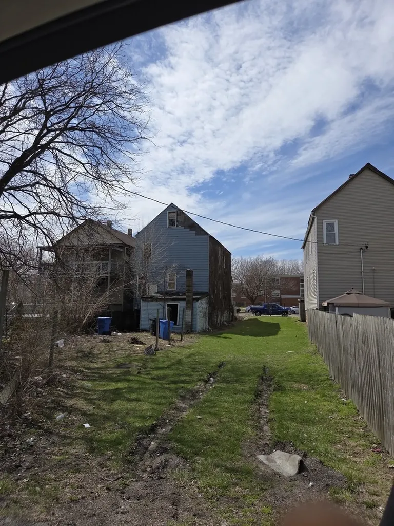 8847 South Burley Avenue Chicago IL 60617