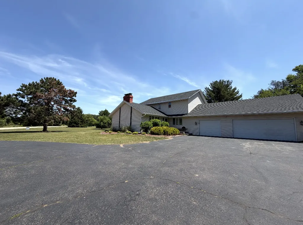 5009 Whispering Pine Circle Thomson IL 61285