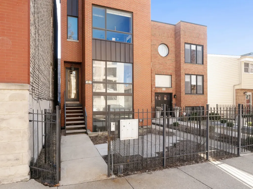2407 West Moffat Street Chicago IL 60647