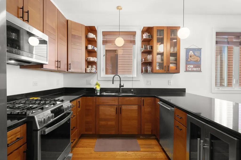 2407 West Moffat Street Chicago IL 60647