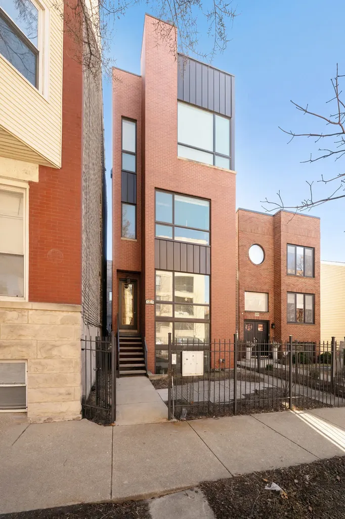2407 West Moffat Street Chicago IL 60647