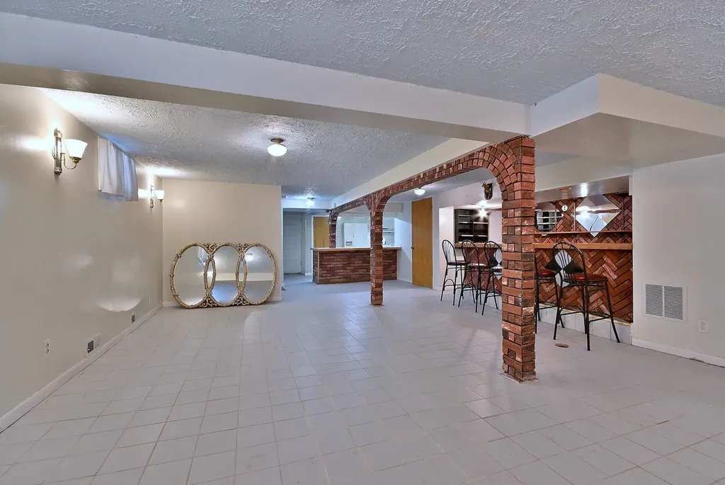 7324 West Lunt Avenue Chicago IL 60631