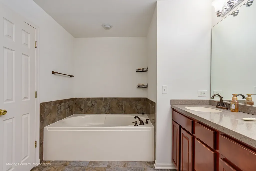 733 Station Boulevard Aurora IL 60504