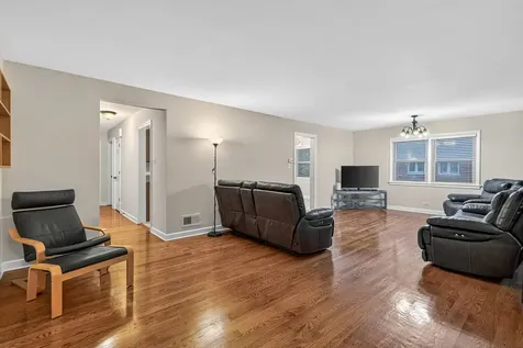 495 8TH Street Chicago Heights IL 60411