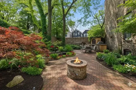 1706 North Fern Court Chicago IL 60614