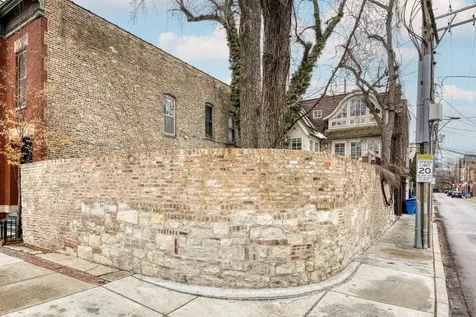1706 North Fern Court Chicago IL 60614
