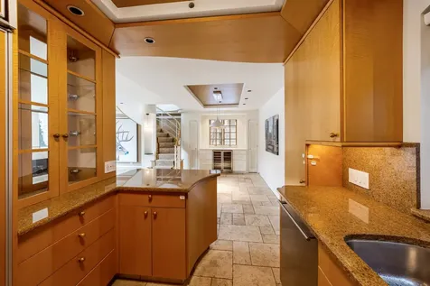 1706 North Fern Court Chicago IL 60614