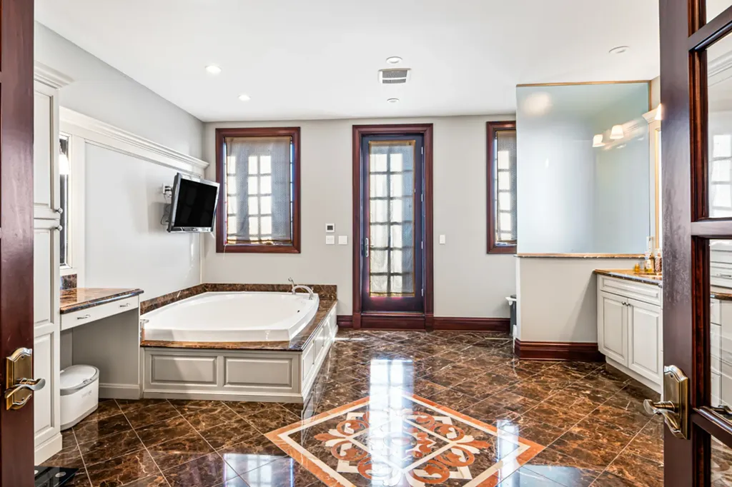 1220 North Damen Avenue Chicago IL 60622