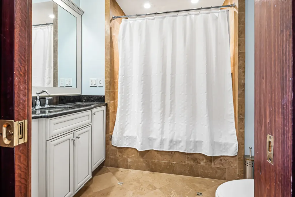 1220 North Damen Avenue Chicago IL 60622