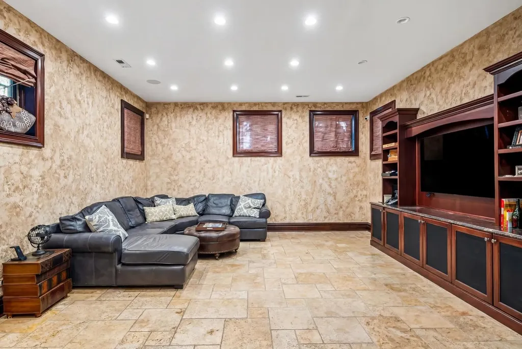 1220 North Damen Avenue Chicago IL 60622