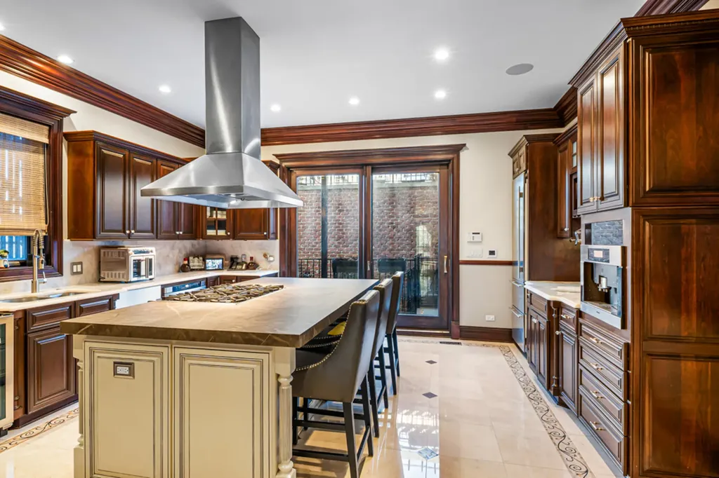 1220 North Damen Avenue Chicago IL 60622