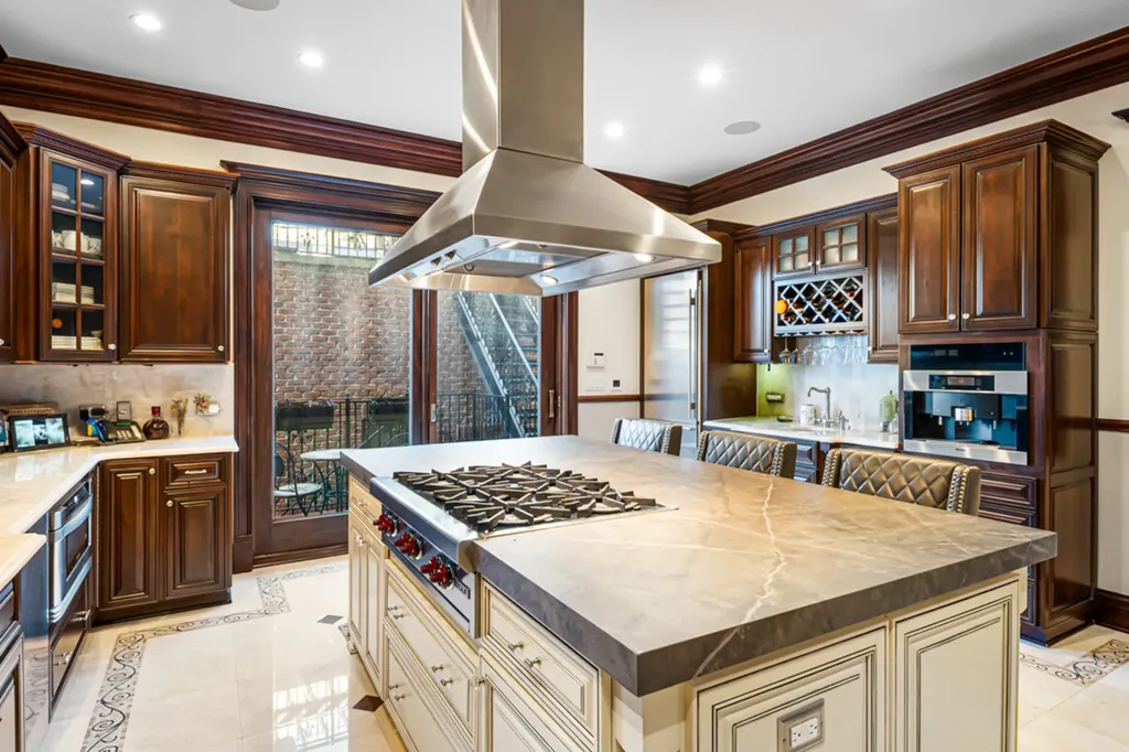 1220 North Damen Avenue Chicago IL 60622