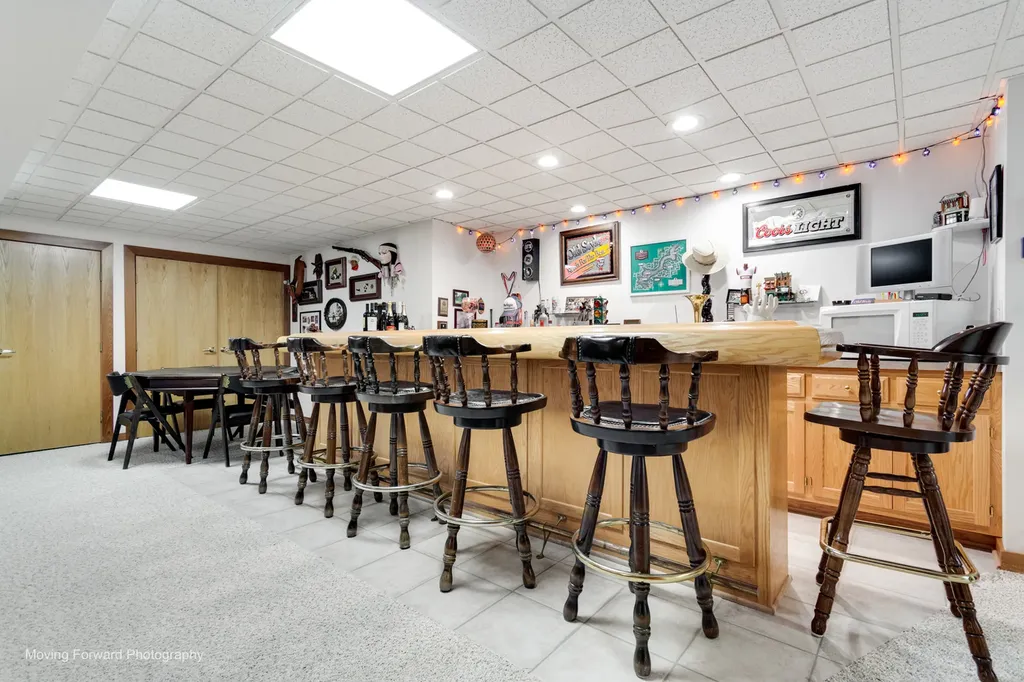 6363 South Keokuk Road Indian Head Park IL 60525