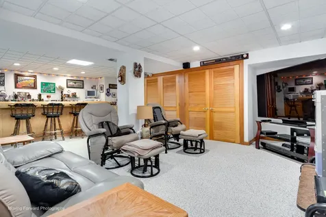 6363 South Keokuk Road Indian Head Park IL 60525