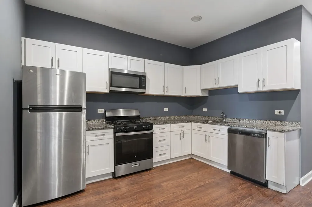 7214 South Saint Lawrence Avenue Chicago IL 60619