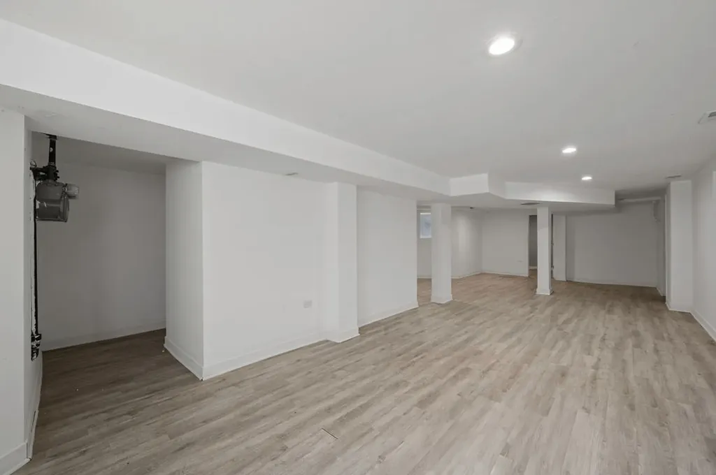 7214 South Saint Lawrence Avenue Chicago IL 60619