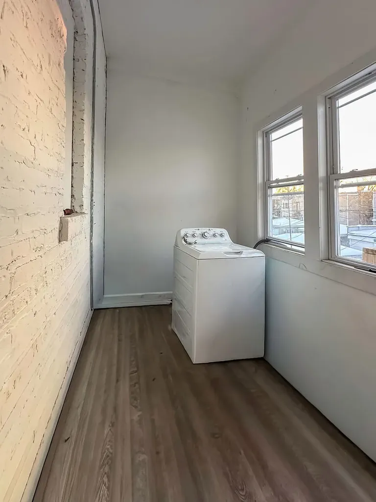 7214 South Saint Lawrence Avenue Chicago IL 60619
