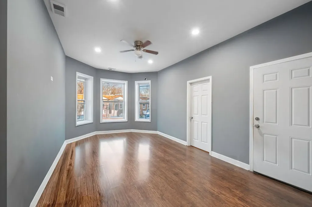 7214 South Saint Lawrence Avenue Chicago IL 60619