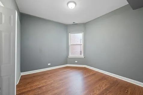 7214 South Saint Lawrence Avenue Chicago IL 60619