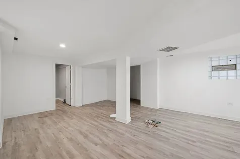 7214 South Saint Lawrence Avenue Chicago IL 60619