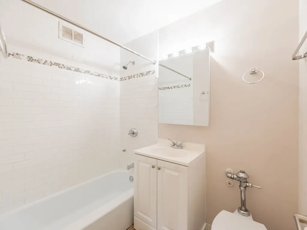 1401 East 55th Street Chicago IL 60615