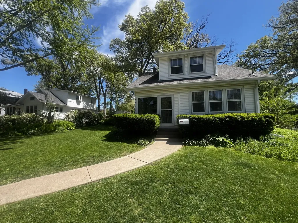 2241 26TH Street Rock Island IL 61201