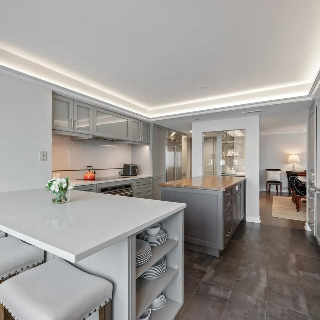 132 East Delaware Place Chicago IL 60611